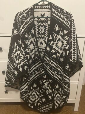 MINI TIPI Reversible Poncho | Black & White Geometric | One Size | NWOT